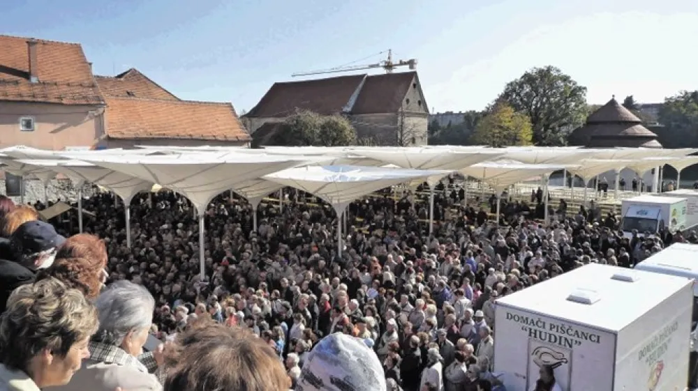 Odprtje nove tržnice 18. oktobra 2008 je bil občinski veledogodek, tedanji župan Franc Kangler je na žaru slovesno zavrtel vola. Zasebna novogradnja ni nikdar izpolnila pričakovanj, z njo ima Maribor izključno skrbi.