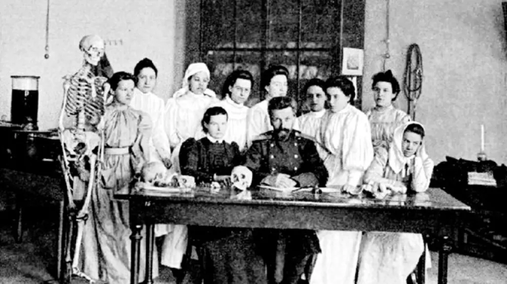 Medicino je leta 1903 &scaron;tudirala v Sankt Peterburgu.