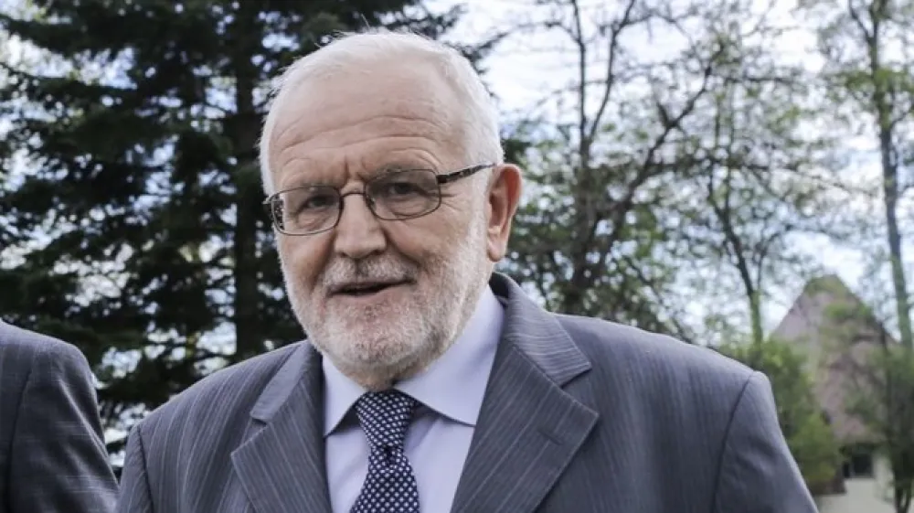 Dr. Jože Mencinger: &raquo;Lahko bi celo rekli, da je izstop Velike Britanije EU strnil, a tudi povečal moč  Nemčije in  Francije oziroma  osrednjega  dela. Nevarnej&scaron;e je dogajanje v novih članicah, posebno dejstvo, da  Madžarska ni daleč od diktature, tudi Poljska  ni ravno zgled  demokratične  države.&laquo; (foto: Jaka Gasar)