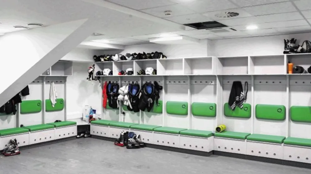 Hokejisti Olimpije domujejo v zeleni garderobi.