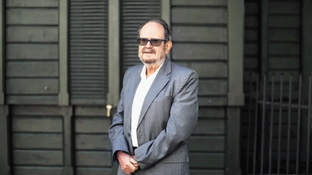 Marko Kravos, pesnik, pisatelj, prevajalec in predsednik Bralne značke Slovenije: Pesniki moramo ostati zavezani stanovski deveti deželi, iluziji, da tudi poezija ima smisel in mesto v tem svetu. In ob vsaki osebni krizi ali krizi javnega značaja, kot je zdaj recimo situacija s koronavirusom,  pride na dan, da je ta na intimen način uporabljena beseda zelo potrebna.