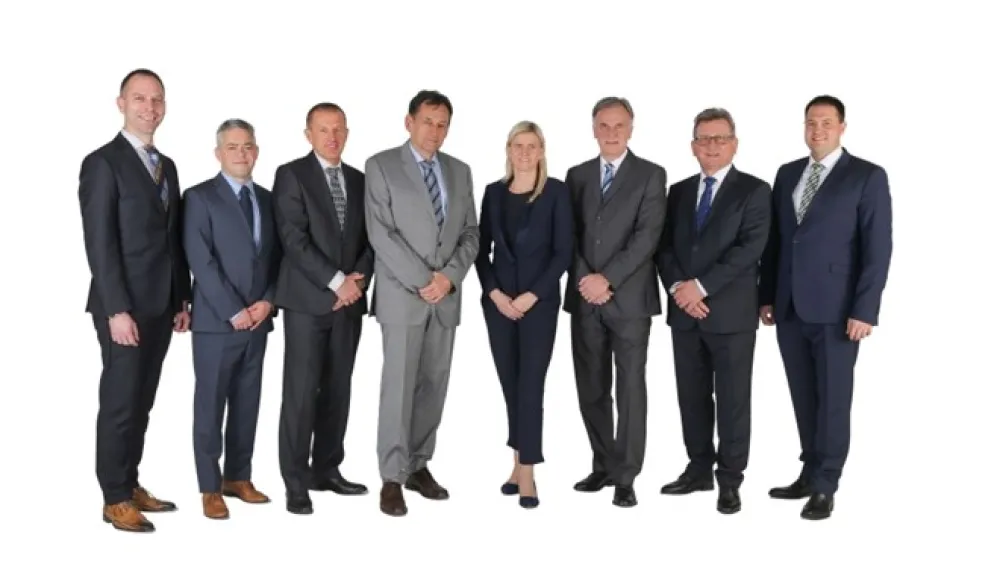 Uro&scaron; Lozar, Sebastijan Suhovr&scaron;nik, Ale&scaron; Dolenc, Andrej Ribič, Lucija Sajevec, Iztok Lipnik, Branko &Scaron;eruga, Jakob &Scaron;u&scaron;ter&scaron;ič