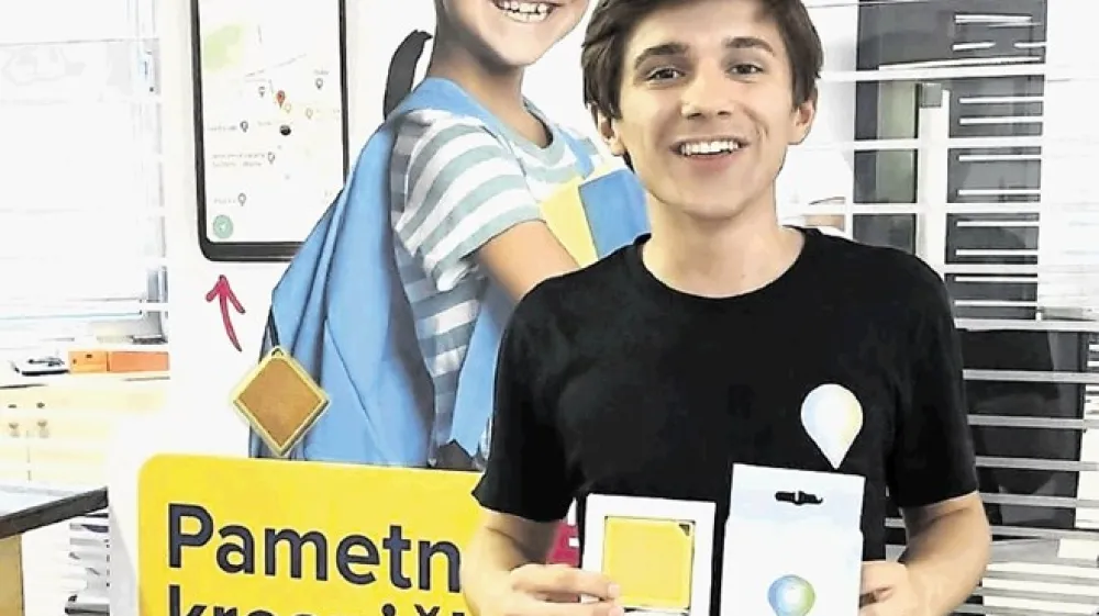 Andreiu Morozovu in ekipi je kresnička flare prinesla naziv naj mladinski startup leta 2020.