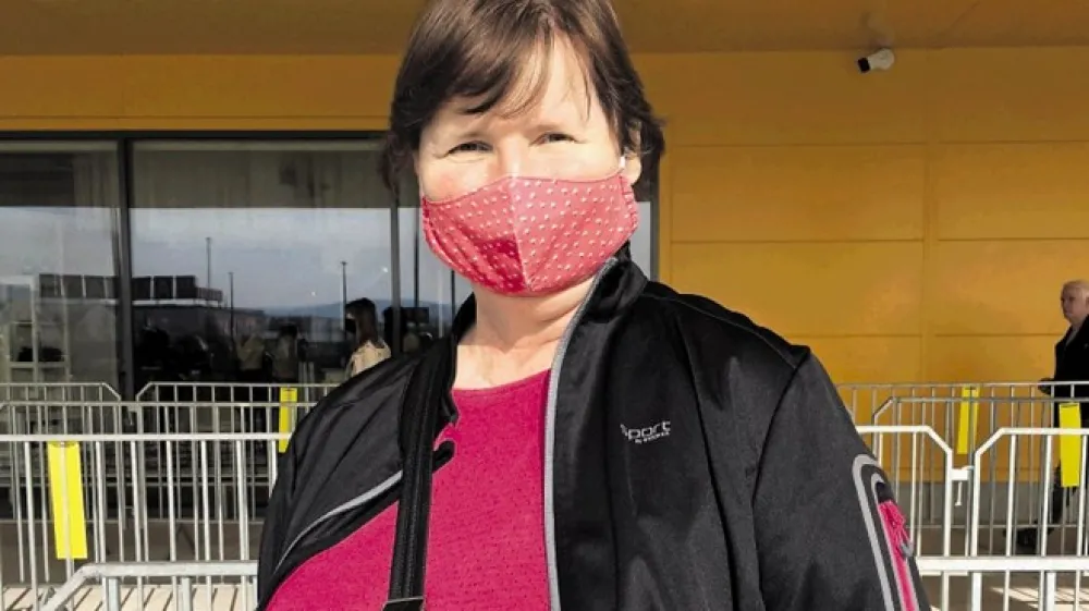 Ker mi je vseeno, ali grem v Ikeo v avstrijski Gradec ali Ljubljano, sem preverila ponudbo na spletu in ugotovila, da so nekatere stvari, ki jih potrebujem, v ljubljanski Ikei precej cenej&scaron;e. Zato sem počakala na odprtje.