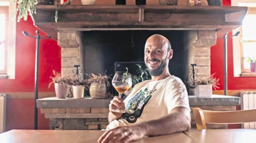 Andrej Cep: Ker je p&eacute;t-nat v osnovi ustekleničen fermentiran mo&scaron;t, ne more&scaron; vplivati na to, kaj se bo na koncu razvilo v steklenici. Na podlagi izku&scaron;enj lahko samo predvideva&scaron;.