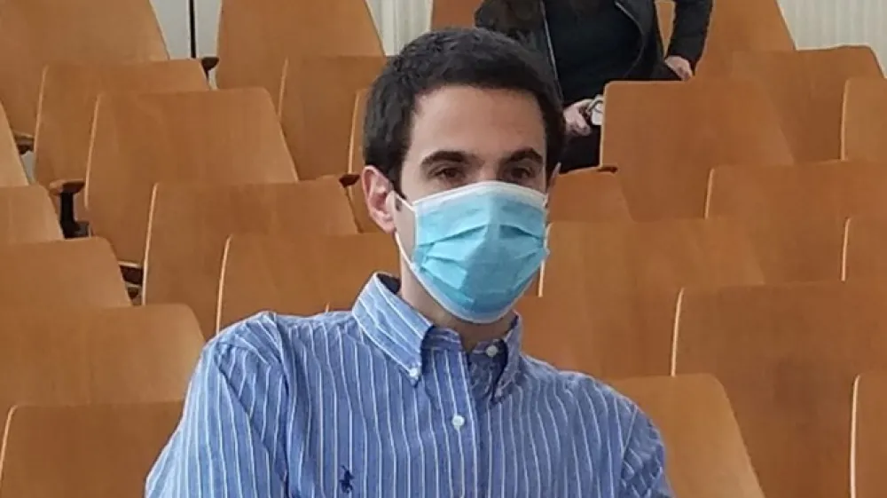 Luka Vlaović se je na zadnji obravnavi obregnil ob sodni senat, če&scaron; da dopu&scaron;ča, da ga obremenilne priče žalijo, pričam obrambe pa je beseda kratena.