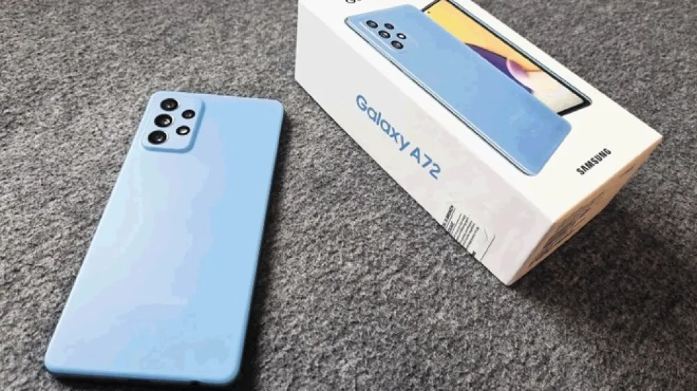 Plastično hrbti&scaron;če pastelne barve pritegne pogled, na otip pa je nenavadno.