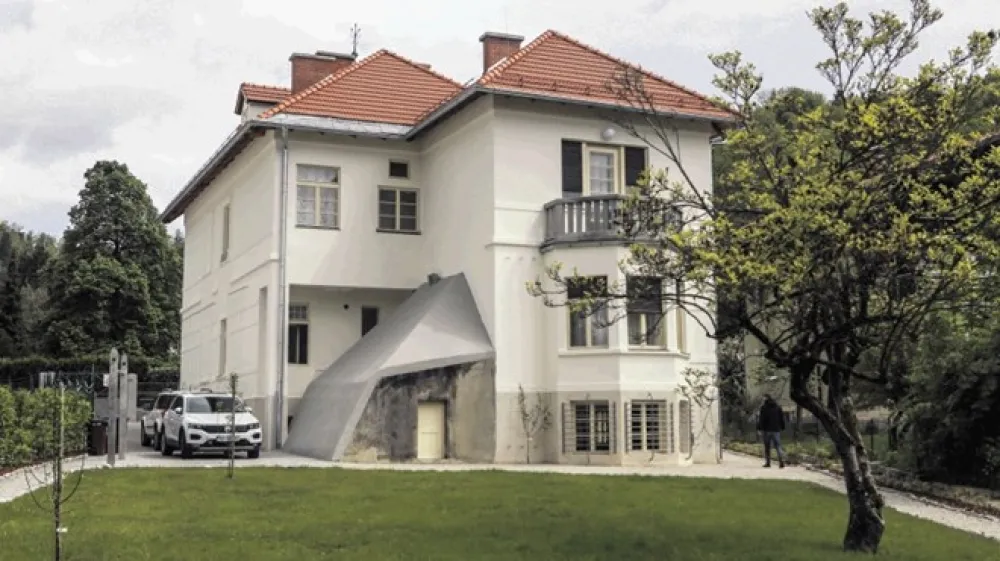 Hribarjeva Vila Zlatica na Cesti 27. aprila v Rožni dolini je danes kulturni spomenik lokalnega pomena. Po prenovi jo upravljajo v Mestnem muzeju in galerijah Ljubljana.