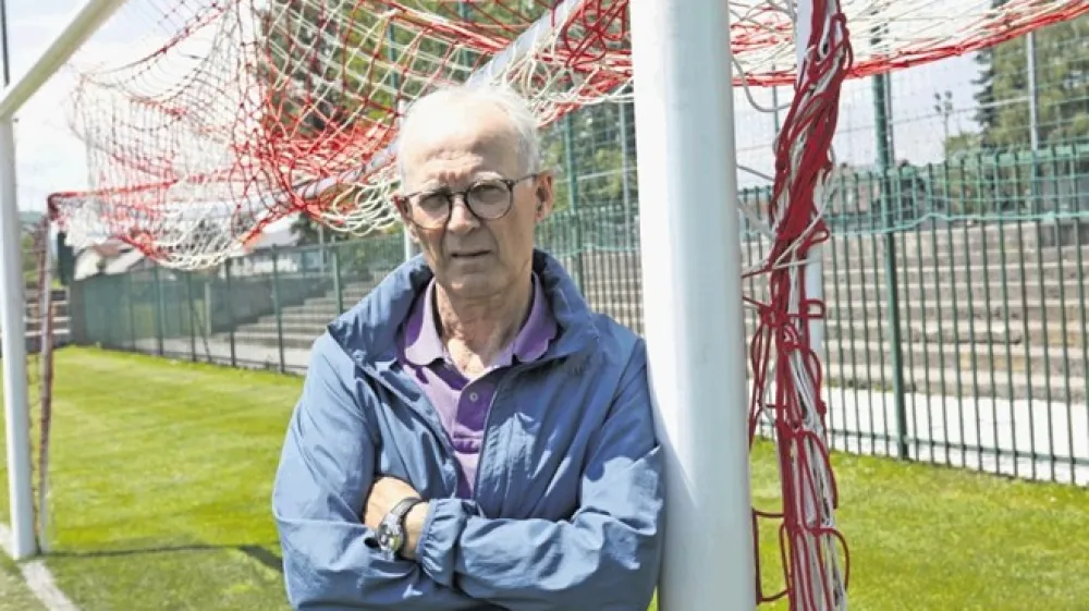 Zdenko Verdenik: V Sloveniji imamo malo nogometa&scaron;ev. Če želimo slediti sodobnemu nogometu in biti konkurenčni, moramo vlagati v stroko, ki pa je v Sloveniji zanemarjena. Z manj denarja moramo delati več in bolj&scaron;e kot konkurenca, ker bomo le tako iz majhne baze naredili dobre  nogometa&scaron;e. Ob tak&scaron;nem pristopu, kot je trenutno, nas lahko le naključje  pripelje do velikega uspeha ali tega, da razvijemo vrhunskega nogometa&scaron;a.