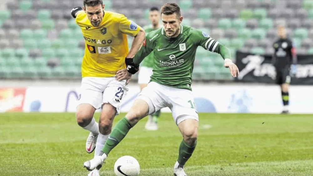 Luka Žinko (Bravo) in Timi Max El&scaron;nik (Olimpija) se bosta tudi v novi sezoni srečevala na ljubljanskih derbijih.