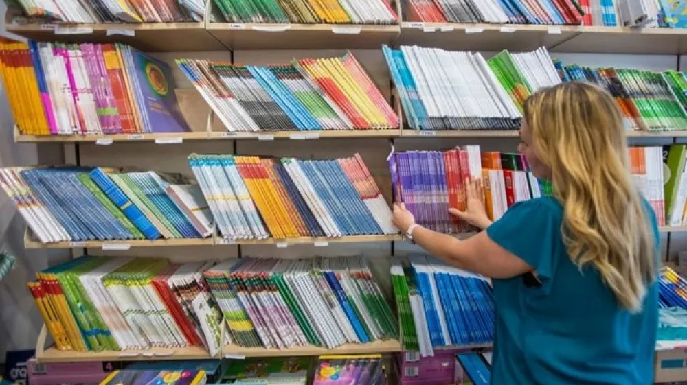 Desetino zneska do konca julija unovčenih bonov smo Slovenci namenili za knjige, učbenike in delovne zvezke.