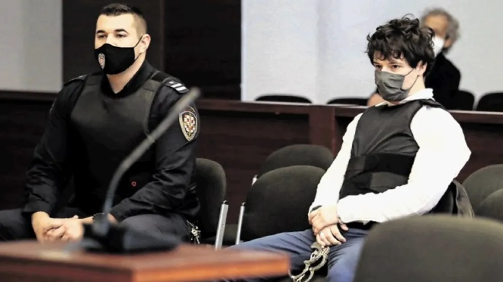Filip Zavadlav je, tik preden so ga na prvostopenjskem sodi&scaron;ču obsodili na 40 let, umore &scaron;e enkrat zanikal in zahteval, da ga predlagajo za Nobelovo nagrado za mir.