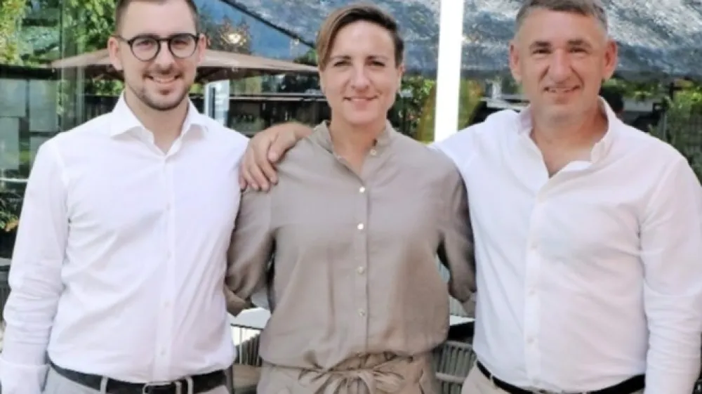 IGB d.o.o. je mikro podjetje s sedežem na Gorenjskem, ki deluje na področjih &scaron;porta, turizma in gostinstva. Trenutna njihova stalna ekipa &scaron;teje 4 člane, glede na sezono pa dodatne pare rok poi&scaron;čejo tudi v obliki dodatnih delavcev.