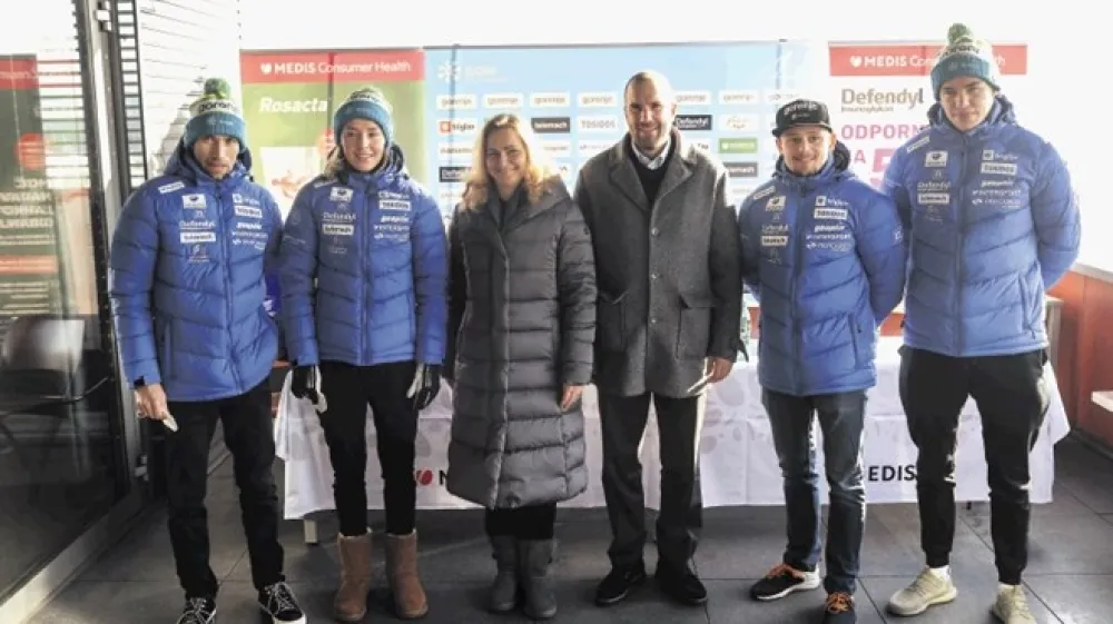 Glavni trener slovenske reprezentance v smučarskem teku Nejc Brodar (levo) upa, da bo Anamarija Lampič (desno) zmogla do cilja teka&scaron;ke novoletne turneje, ki se konča z brutalnim vzponom na Alpe Cermis.