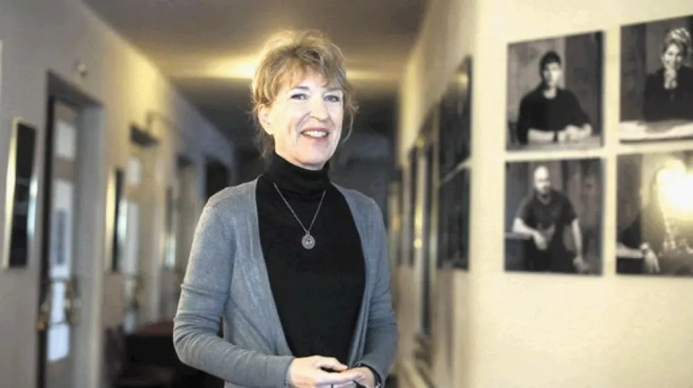 &raquo;Kolikor sem lahko presodila v prvih dneh, je hi&scaron;a v odlični kreativni kondiciji, kolektiv pa nadvse predan delu,&laquo; je svoje uvodne vtise strnila Vesna Jurca Tadel, nova v. d. ravnateljice ljubljanske Drame.