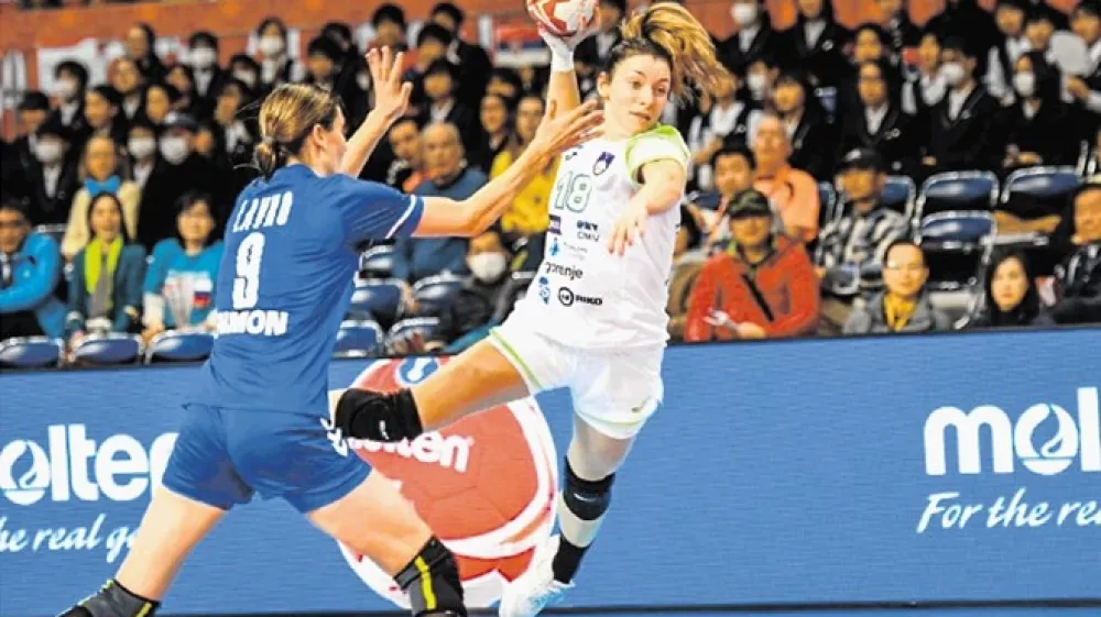 Nina Zulić (z žogo): Tekmi v Celju in Skopju proti Severni Makedoniji bomo seveda vzeli skrajno resno, na&scaron; cilj pa je jasen &ndash; želimo si dveh zmag.