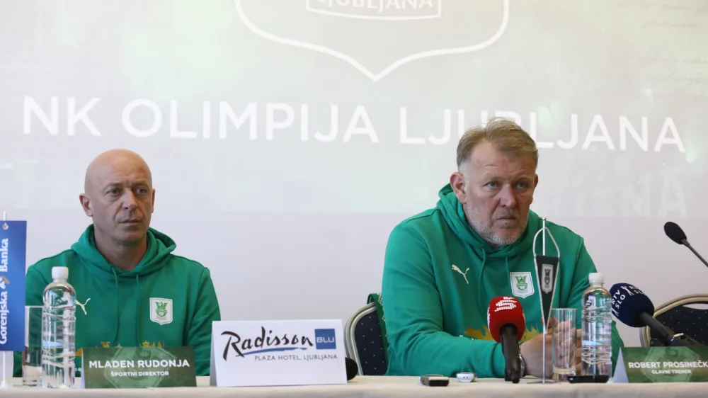 &scaron;portni direktor NK Olimpija Mladen Rudonja in Robert Prosinečki, novi trener Olimpije - 23.03.2022 &ndash; Nogometni klub NK Olimpija - predstavili novega trenerja Roberta Prosinečkega //FOTO: Luka Cjuha