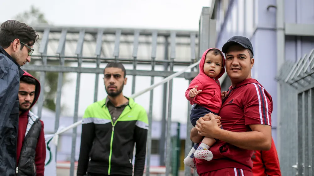 V azilnem domu se mnogi migranti srečajo s težkimi bivanjskimi razmerami. F Bojan Velikonja