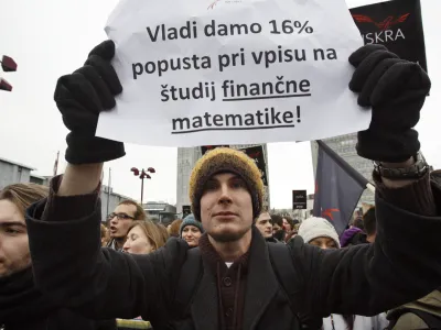 Razlika v pol odstotne točke slab&scaron;i napovedi je lahko enormna: zaradi nižje ocene rasti BDP bodo nižji predvideni prihodki proračuna, kar poslab&scaron;a javnofinančni saldo. Fotografija je simbolična.