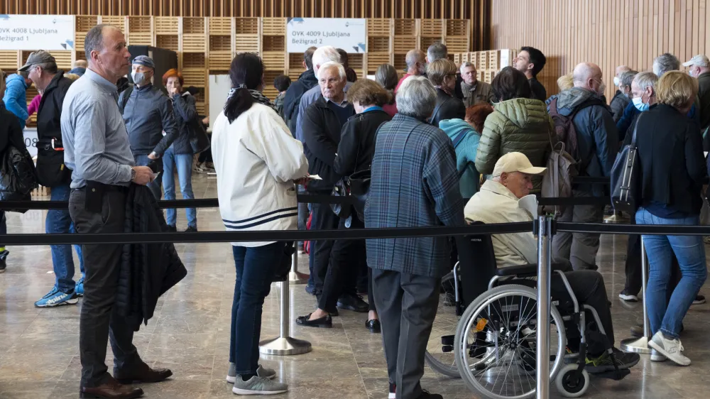 - 19.04.2022 &ndash; Parlamentarne volitve 2022 - predčasno glasovanje pred državnozborskimi volitvami - voli&scaron;če na Gospodarskem razstavi&scaron;ču (GR)<br><br>//FOTO: Nik Erik Neubauer<br>