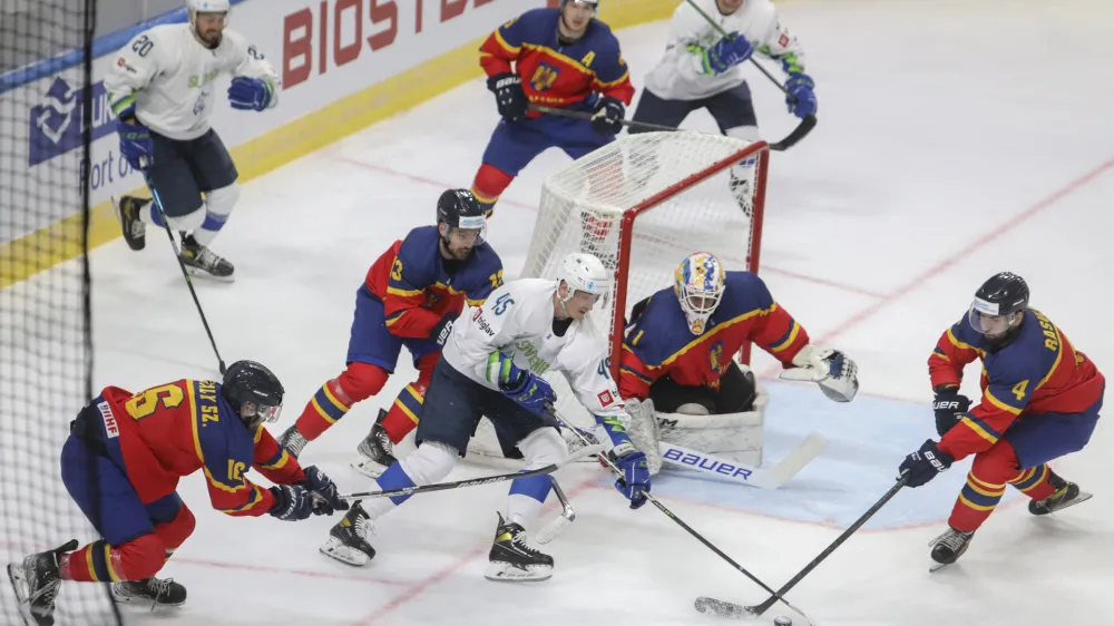 Luka Maver- 04.05.2022 &ndash; hokej &ndash; Slovenija: Romunija, SP divizije I, skupina A: //FOTO: Jaka Gasar