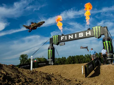 Tim Gajser se je v Maggiori na sedmi dirki svetovnega prvenstva v motokrosu v razredu MXGP veselil &scaron;este skupne zmage.