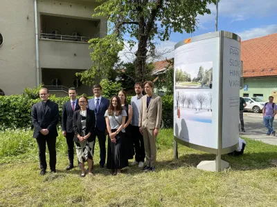 Najbolj&scaron;o idejno re&scaron;itev, po kateri bodo v Kranju uredili Park slovenske himne, so prispevali mladi arhitekti biroja a2o2 arhitekti.