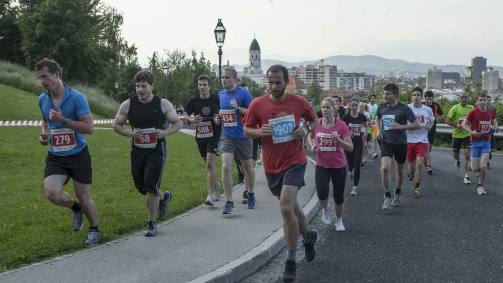 - 18.05.2015 - tudentski tek na ljubljanski grad v organizaciji Zavoda OU port; - tudenti -  ///FOTO: Luka Cjuha.