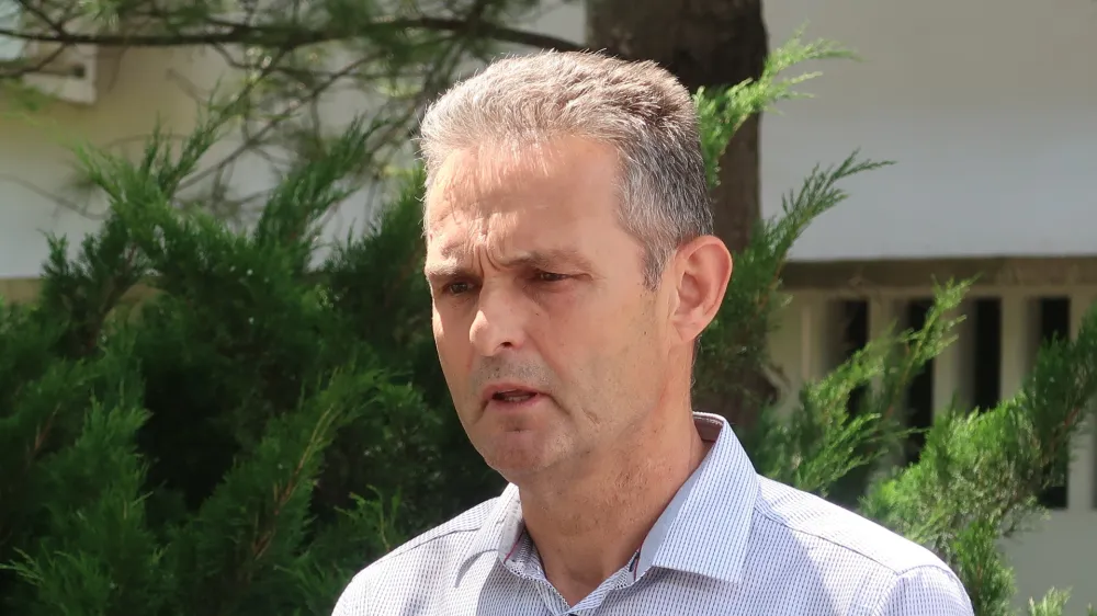 Nova Gorica, pred stavbo PU Nova Gorica.<br>Izjava ob odkritju kriminalne zdruzbe za preprodajo prepovedanih drog.<br>Vodja sektorja kriminalisticne policije na PU Nova Gorica Marino Pangos.