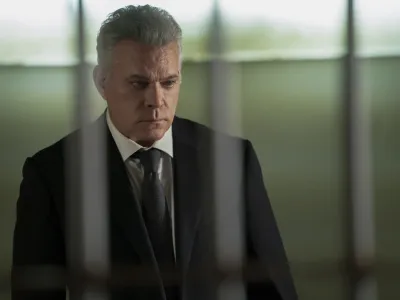 Ray Liotta, maja letos preminuli igralec (na fotografiji prizor iz serije Hanna), je najbolj znan po vlogi v filmu Dobri fantje.