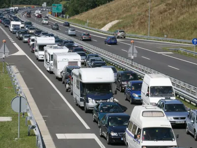 -Gorenjska avtocesta-Prometni zastoj, kolona, gneča//FOTO: Luka CjuhaOPOMBA: ZA OBJAVO V ČASOPISU DNEVNIK 