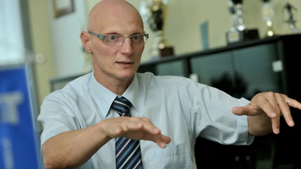 Janez Žlak, biv&scaron;i predsednik uprave SDH:&nbsp;&raquo;SDH sem vodil skozi hitro spreminjajoče gospodarske razmere, ki so vplivale na rezultate upravljanja portfelja SDH, vendar smo kljub zahtevnim okoli&scaron;činam uspeli izpolniti pričakovanja in preseči postavljene cilje upravljanja v letu 2021.&laquo;