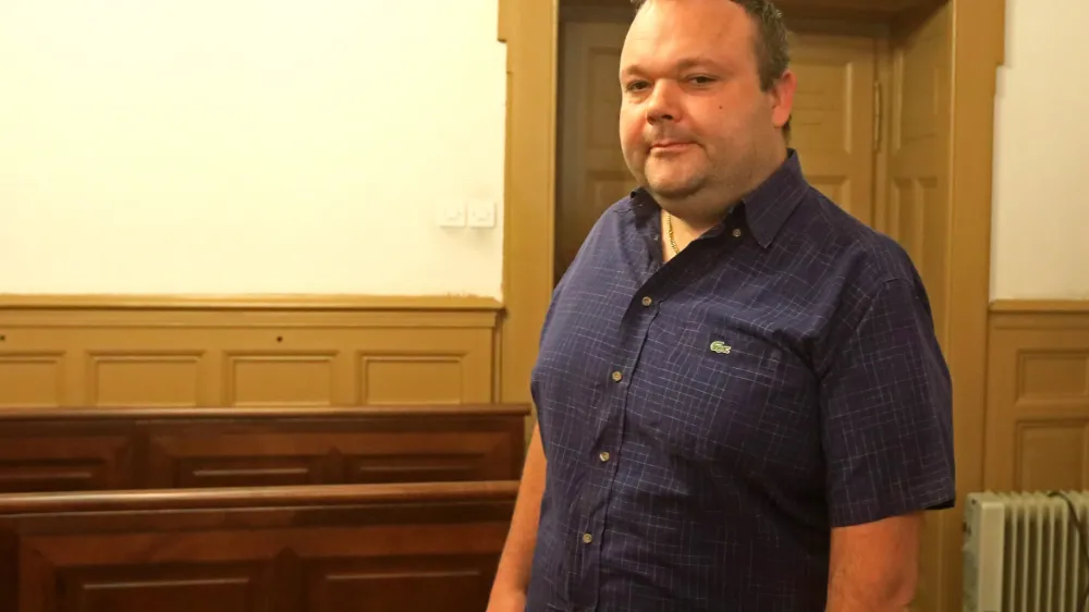 Maribor: na okrožnem v sobi 27 predobravnavni narok: Niko &Scaron;tekar (tista afera s kukiji v sla&scaron;čičarni &Scaron;tekar v HOčah) - Avtor: Igor Napast