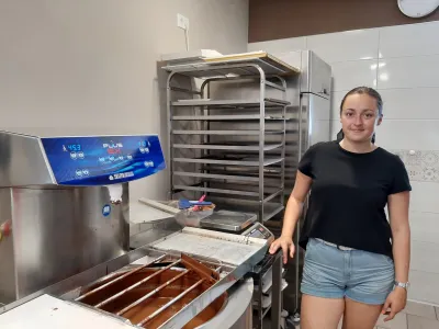 Nad sla&scaron;čičarstvom jo je navdu&scaron;ila stara mama Pavla, ki jo je &scaron;e kot dekletce rada opozovala med peko sladkih dobrot. Po njej je dobila ime tudi Hanina blagovna znamka Mama Paula. F Tina Jereb