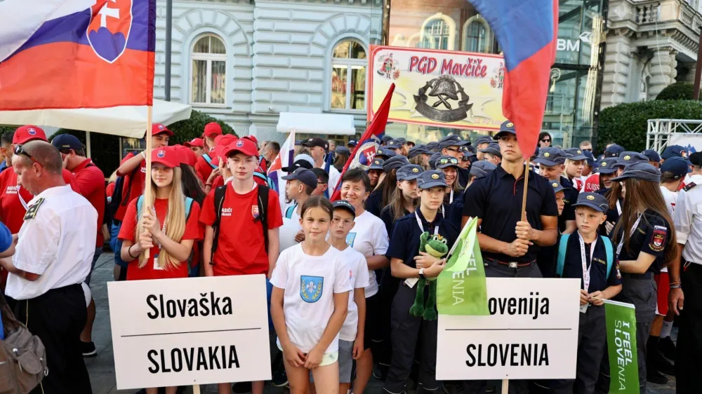 Ekipe na otvoritvi olimpijade