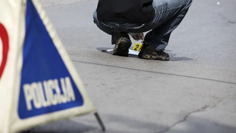 - streljanje na Sketovi ulici v Ljubljani, policija, kriminalisti, policijska preiskava.  //FOTO: Luka Cjuha