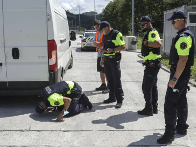 Od &scaron;tirih vzpostavljenih specializiranih enot avtocestne policije trenutno deluje le ljubljanska, preostale pa je vodstvo policije začasno ukinilo.