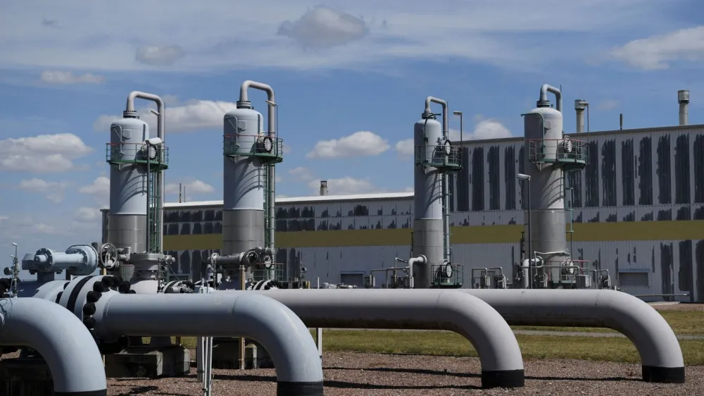 FILE PHOTO: A general view of pipelines on the gas storage facility at the gas trading company VNG AG in Bad Lauchstaedt, Germany July 28, 2022. REUTERS/Annegret Hilse/File Photo