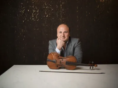 V Angliji živeči hrva&scaron;ki violinist Bojan Čičić je specializiran za repertoar od poznega 16. stoletja do romantičnih koncertov na zgodovinskih glasbilih. Foto: Nick Rutter