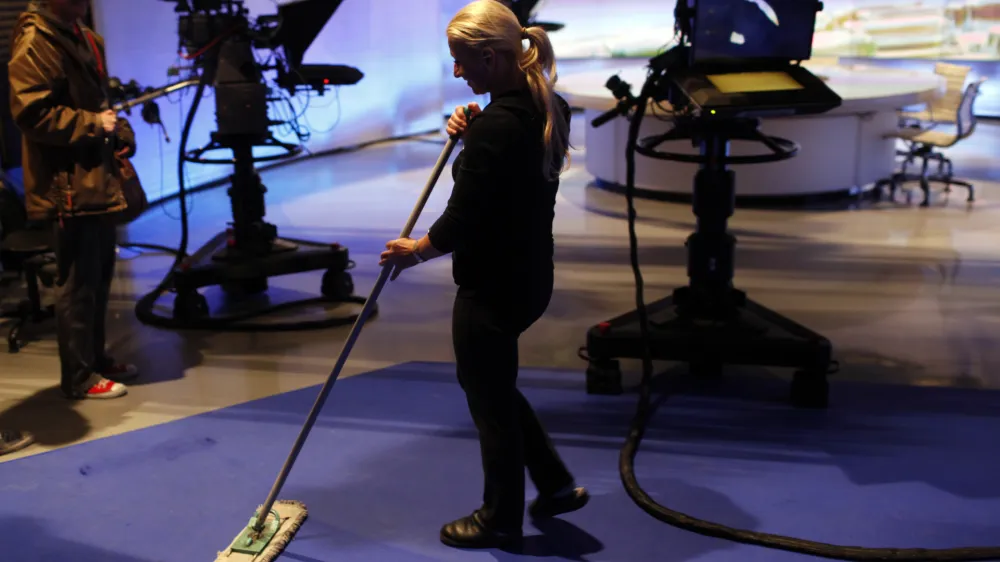 - prenovljeni studio Dnevnika in Odmevov, RTV Slo   //FOTO: Jaka Gasar