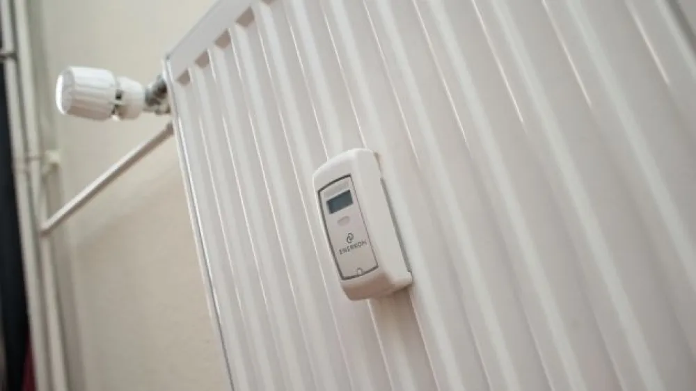 - centralno ogrevanje - delilnik strokov toplote - daljinsko odcitavanje vrednosti porabe -merilec - radiator //FOTO: Toma Zajelnik