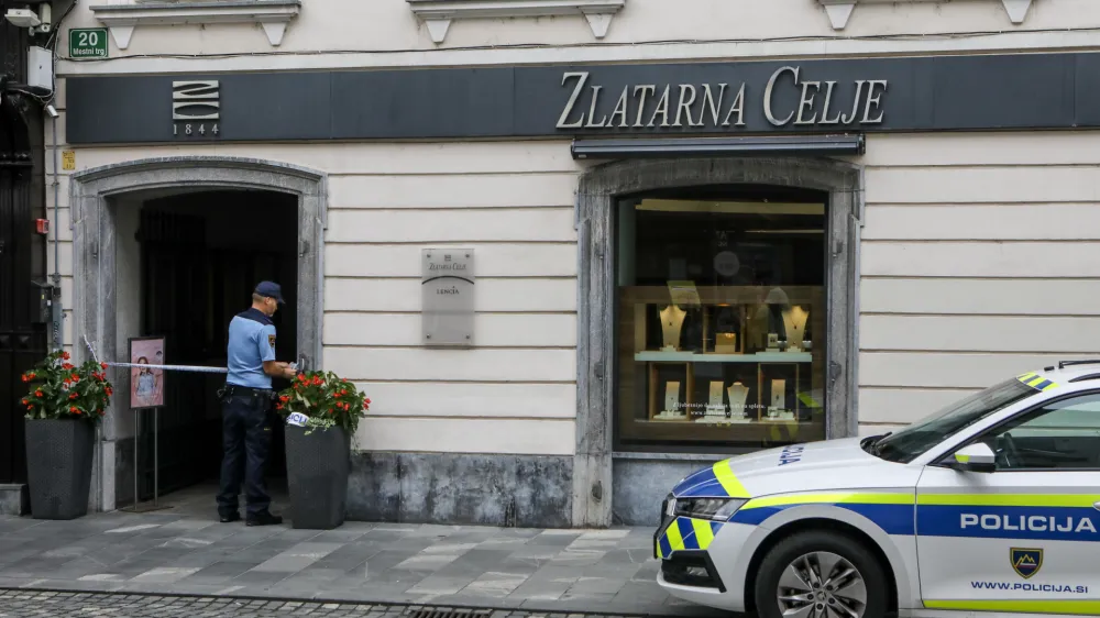 Zlatarna Celje v sredi&scaron;ču Ljubljane je bila letos že drugič tarča roparskega napada.