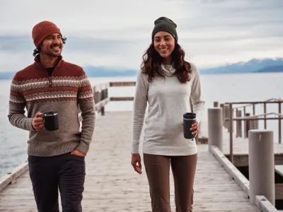 Me&scaron;anica pletenine Seawool in merino volna zagotavlja dolgotrajne mnoge prednosti, vključno z odpornostjo na vonjave, izolacijo in regulacijo temperature. SeaWool Recycled Polyester je izdelan iz plastičnih steklenic po uporabi in zdrobljenih lupin ostrig, zbranih na farmah ostrig na Tajvanu. Tajvanska industrija gojenja ostrig vsako leto zavrže kar 160.000 ton lupin. Partner proizvajalec vlaken za Royal Robbins letno preusmeri sedem ton odpadnih lupin ostrig za izdelavo tega vlakna. V vsakem puloverju Westlands je v povprečju uporabljenih 10 plastičnih steklenic in ena lupina ostrig.