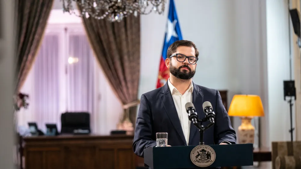 Chile's President Gabriel Boric speaks about the results of the referendum at the government palace La Moneda in Santiago, Chile September 4, 2022. Fernando Ramirez/Chile Presidency/Handout via REUTERS THIS IMAGE HAS BEEN SUPPLIED BY A THIRD PARTY. NO RESALES NO ARCHIVE.