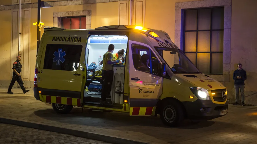 30 September 2022, Spain, Girona: Emergency services stand outside the Casa de Cultura in Girona after an explosion. Photo: Gl&ograve;ria S&aacute;nchez/EUROPA PRESS/dpa
