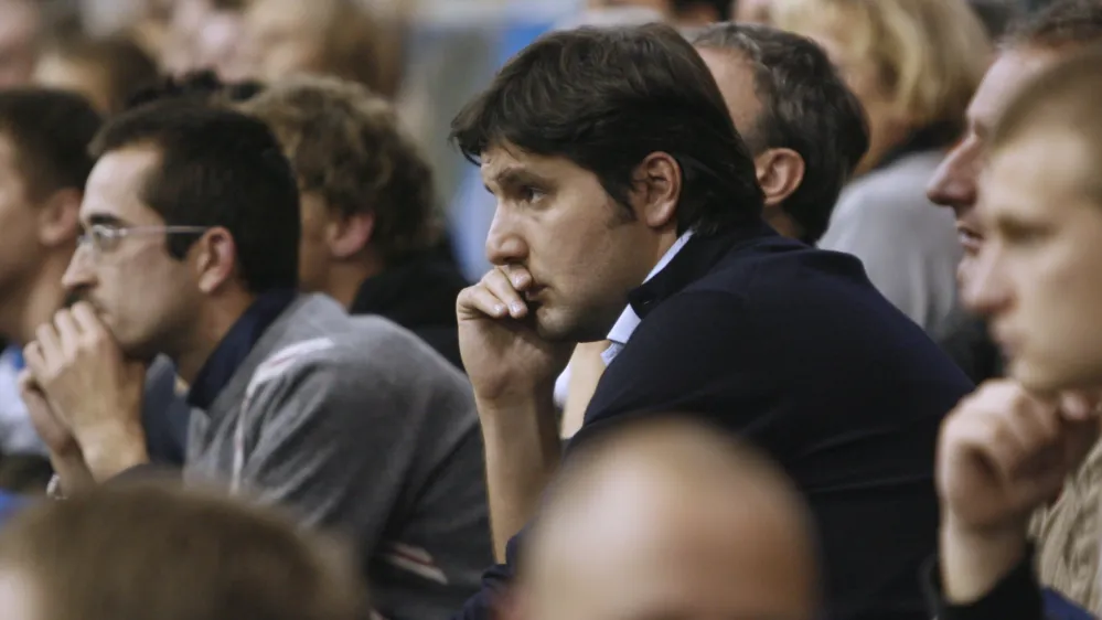 &scaron;portni direktor rimske Lottomatice Dejan Bodiroga- ko&scaron;arka - Union Olimpija: Lottomatica Rim, evroliga, 3. krog - skupina C: - ko&scaron;arkarji Uniona Olimpije so v 3. krogu evrolige (skupina C) v domači dvorani izgubili z rimsko Lottomatico s 67:78 (16:19, 28:44, 51:65). To je že tretji zaporedni poraz Ljubljančanov.//FOTO: Bojan VelikonjaOPOMBA: ZA OBJAVO V ČASOPISU DNEVNIK