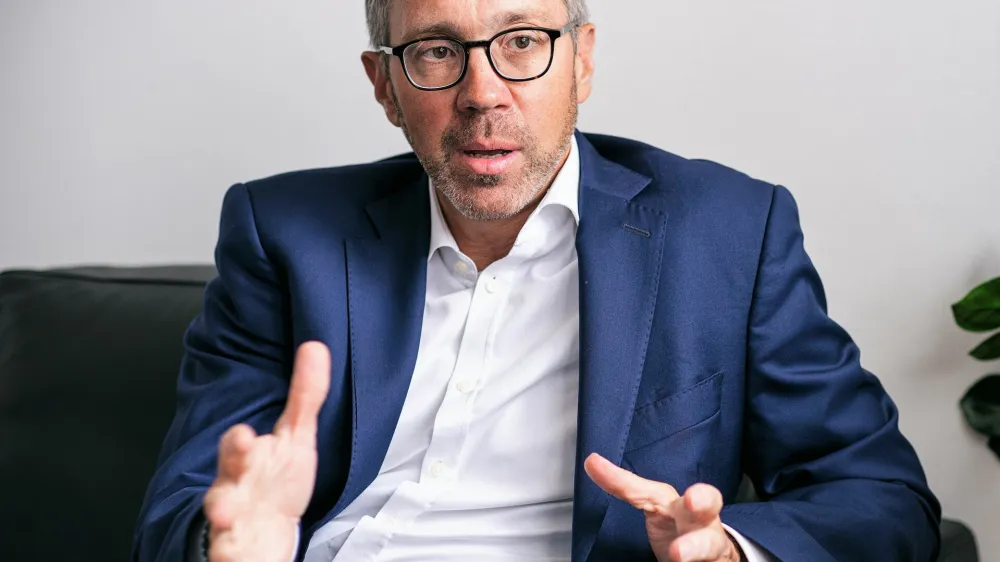 Ljubljana, ministrstvo za infrastrukturo.<br>Pogovor z drzavnim sekretarjem na ministrstvu za infrastrukturo Blazem Kosorokom.