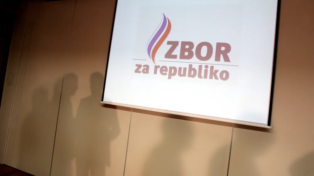 - Zbor za republiko - javna tribuna z naslovom Z brezpotja na pot; ///FOTO: Luka CjuhaOPOMBA: ZA OBJAVO V ČASOPISU DNEVNIK