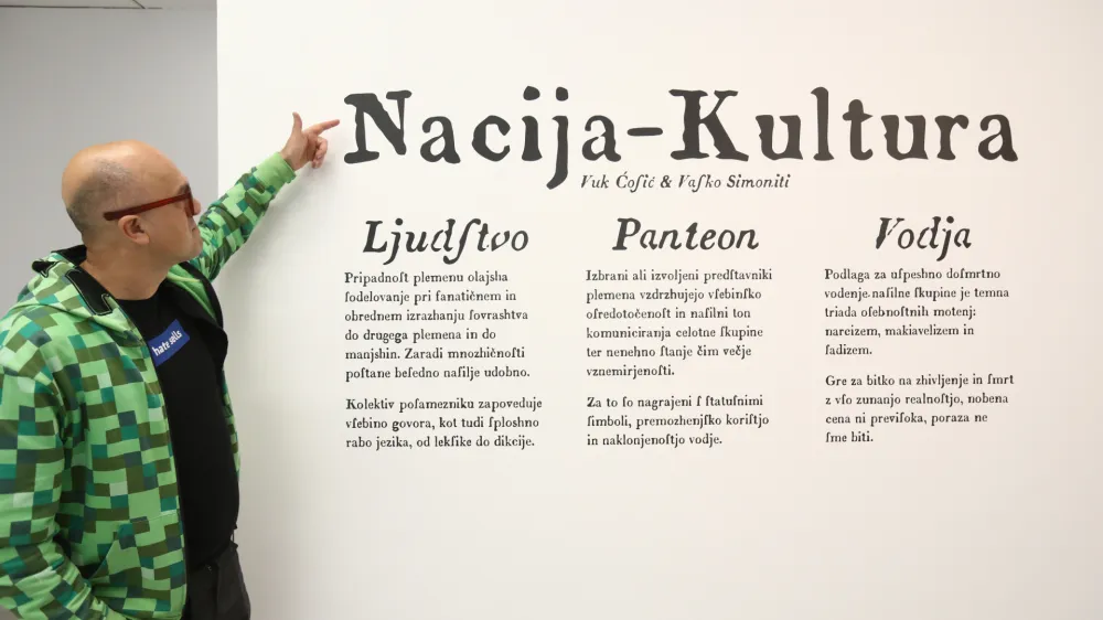 Vuk Ćosić, spletni interaktivni umetnik, pionir internetne umetnosti, strokovnjak za komuniciranje, civilnodružbeni aktivist. - 18.10.2022 &ndash; Muzej sodobne umetnosti Metelkova (MSUM) &ndash; razstava Vuka Ćosića Nacija - Kultura. //FOTO: Luka Cjuha