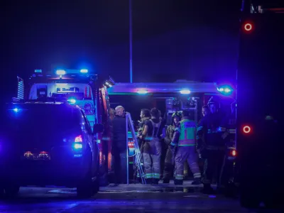 <br>- 27.10.2022 &ndash; Vižmarje &ndash; požar - zagorelo v skladi&scaron;čnih prostorih na Plemljevi ulici 8 v ljubljanskih Vižmarjih. <br><br>//FOTO: Luka Cjuha